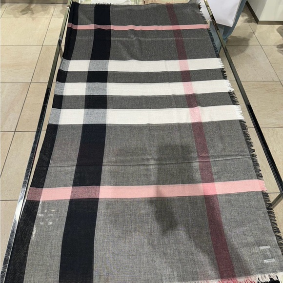 Burberry scarf nwt authentic - Picture 2 of 8